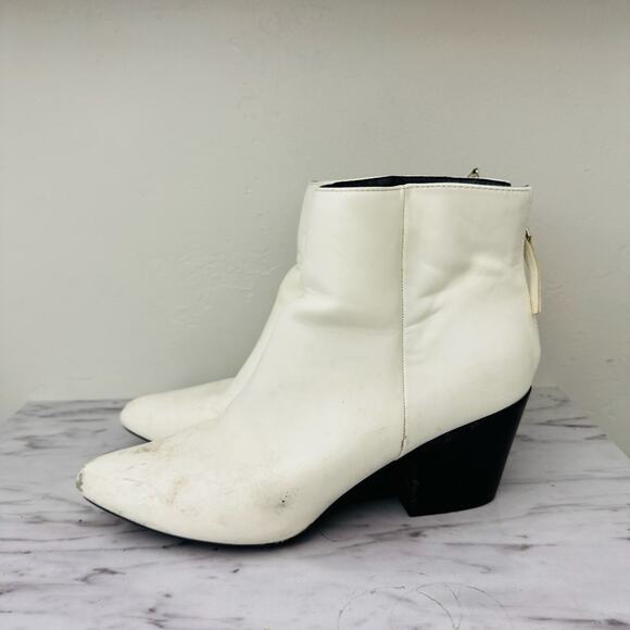 Lulus Shoes - Lulus White Leather Ankle Booties Women’s Size 10